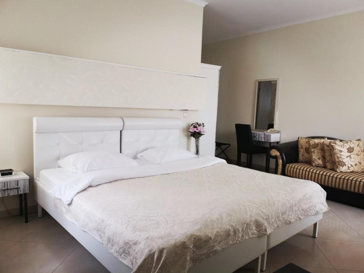Garni Hotel Dash Нови Сад Екстериор снимка