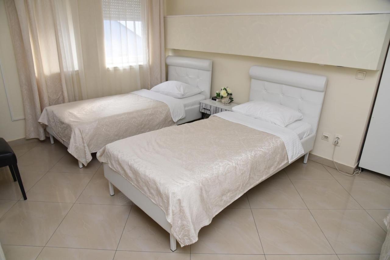 Garni Hotel Dash Нови Сад Екстериор снимка