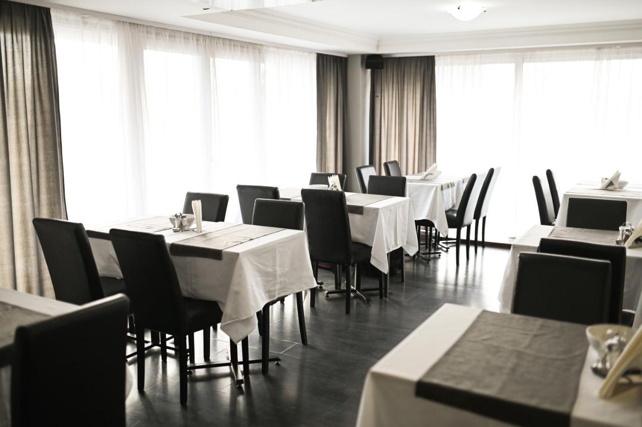 Garni Hotel Dash Нови Сад Екстериор снимка