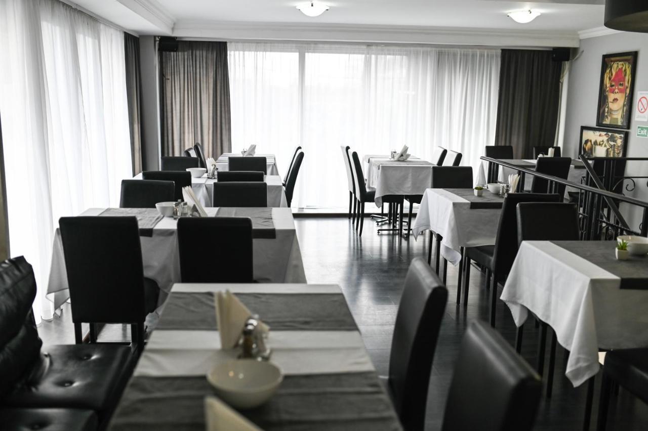 Garni Hotel Dash Нови Сад Екстериор снимка